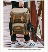 Cargar imagen en el visor de la galería, BRISTOL – Mochila fotográfica vintage de lona y cuero impermeable