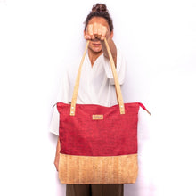 Charger l'image dans la galerie, LAMYA | Bolso de corcho natural y tela hecho a mano