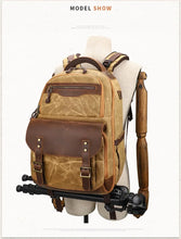 Cargar imagen en el visor de la galería, YORK Photography – Mochila fotográfica vintage de lona encerada y cuero para cámara y portátil
